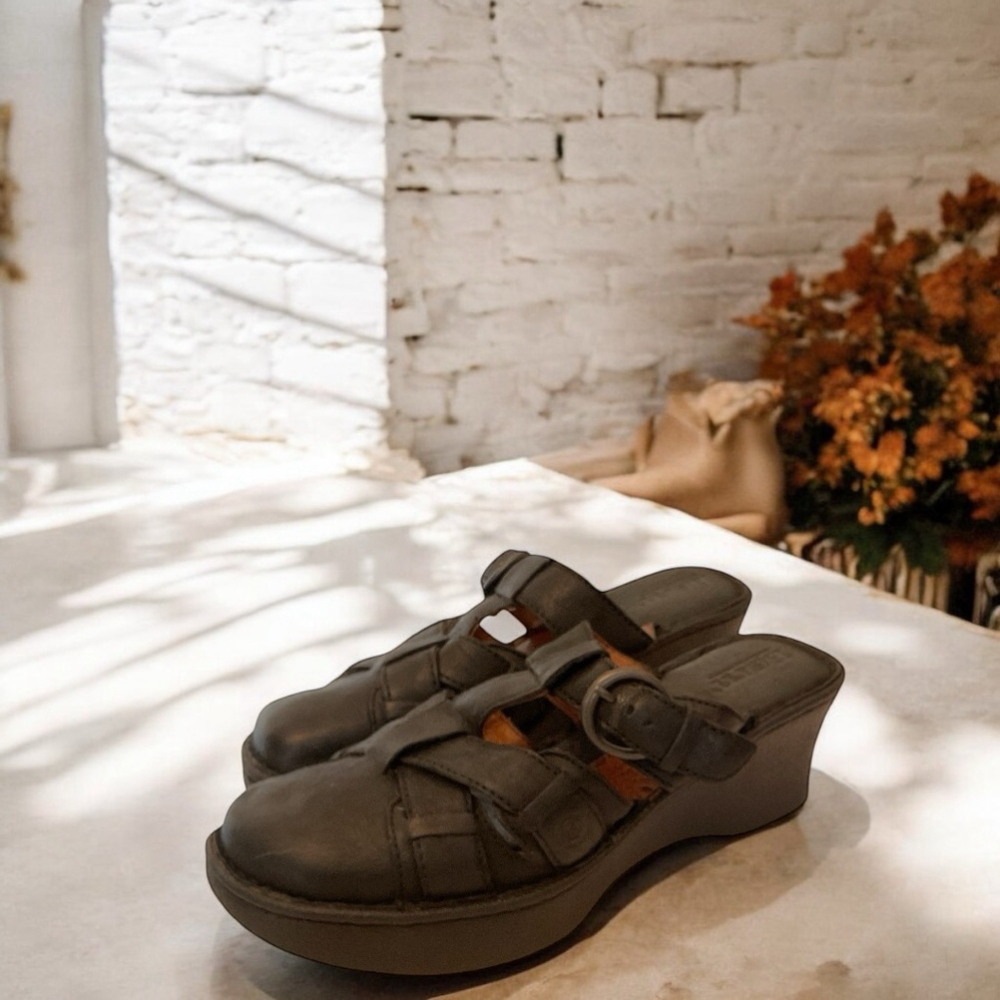 Born soft Black Leather strappy buckle mule clog Sandals Size 7